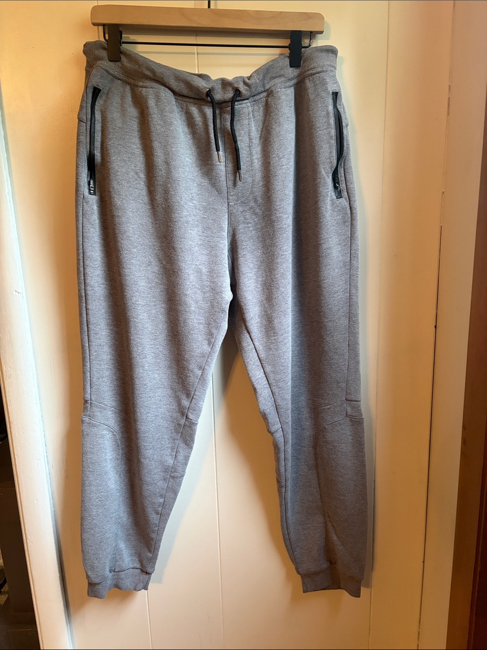 Ideology Men's Light Gray Drawstring Joggers with Zipper Pockets